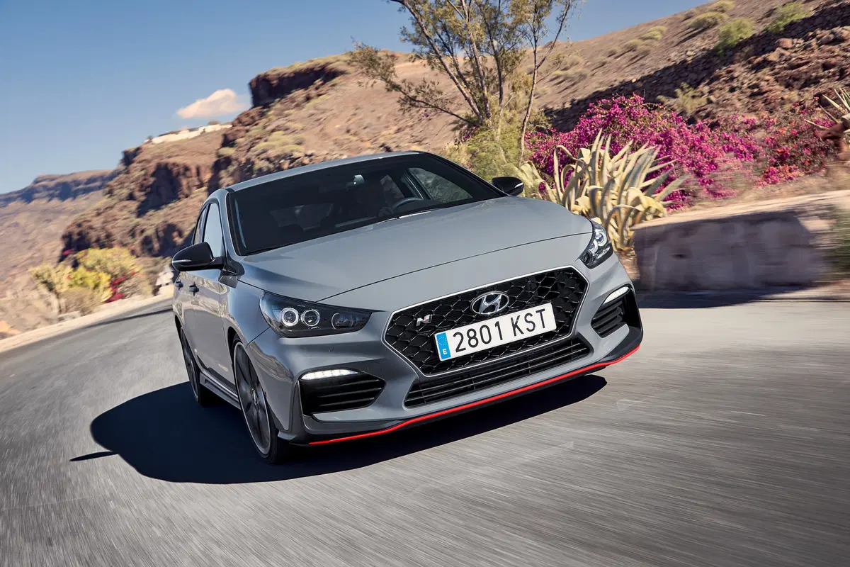 Hyundai i30 Fastback N, grinta da vedere e quanto divertimento (10)