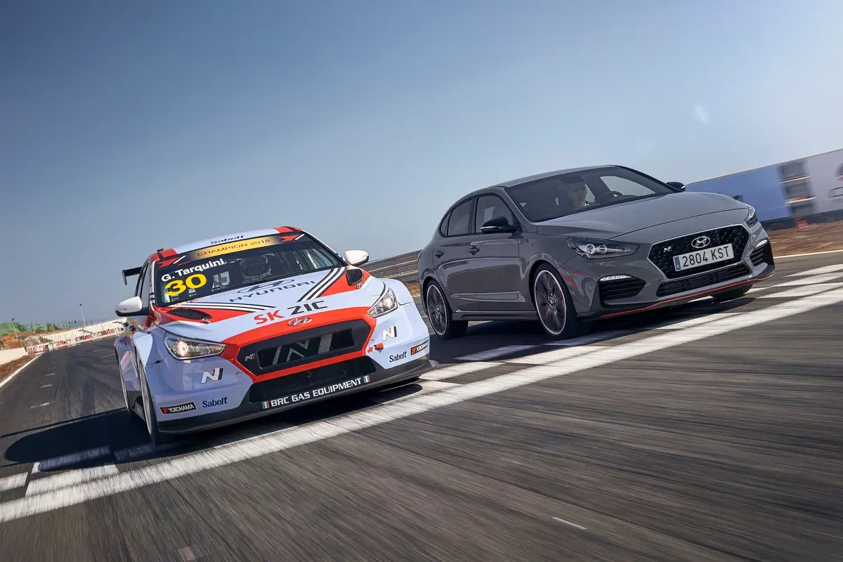 Hyundai i30 Fastback N, grinta da vedere e quanto divertimento (11)