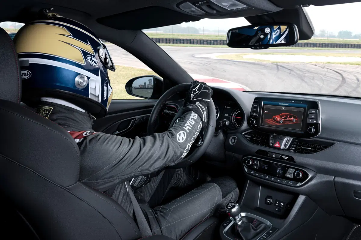 Hyundai i30 Fastback N, grinta da vedere e quanto divertimento (20)