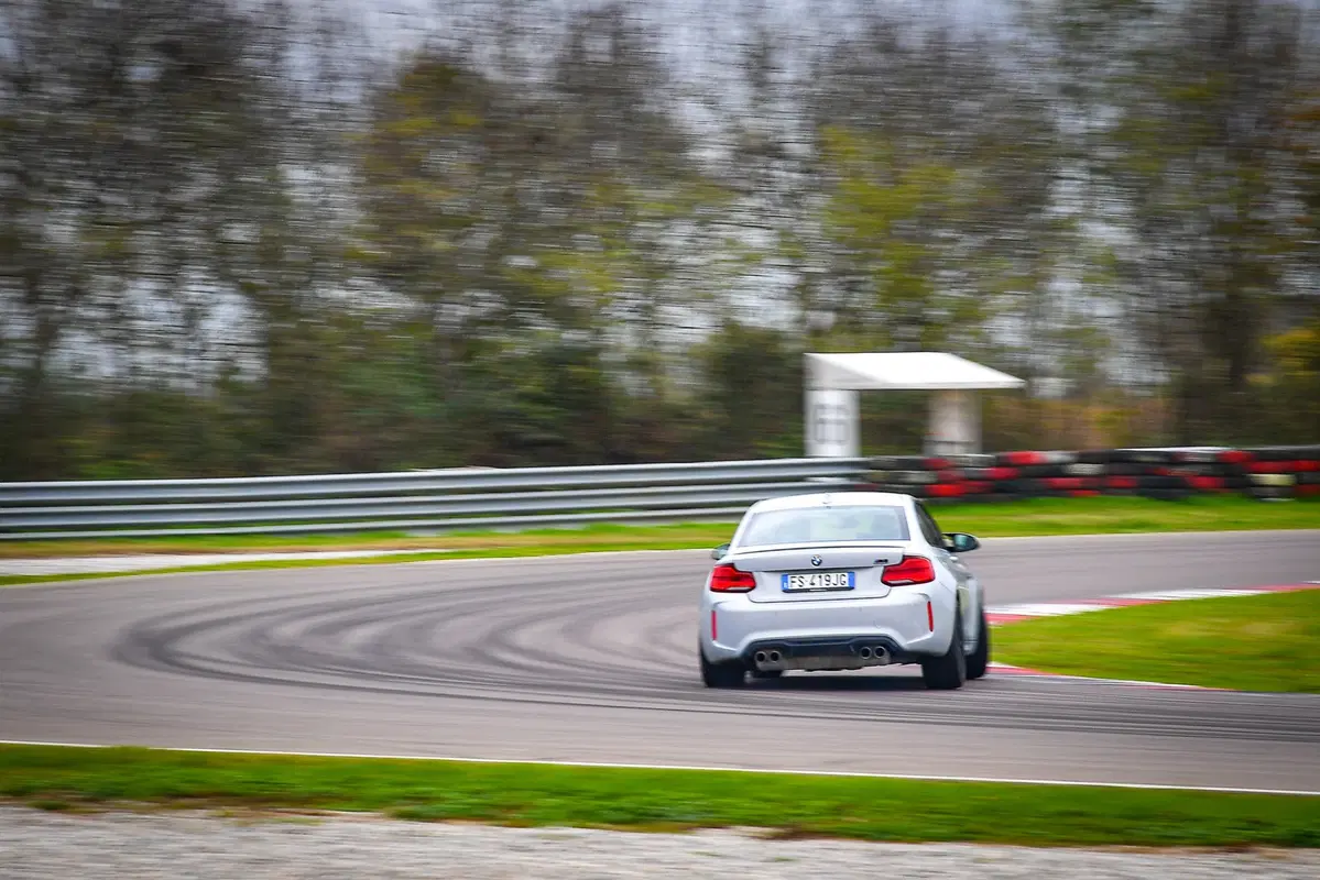 BMW M2 Competition vs BMW S 1000R [Video] (15)