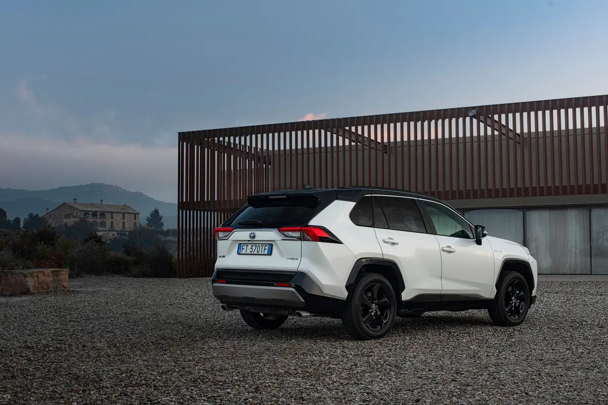 Toyota RAV4 2019, solo Hybrid, anche 4x4 AWD-i [Video] (5)