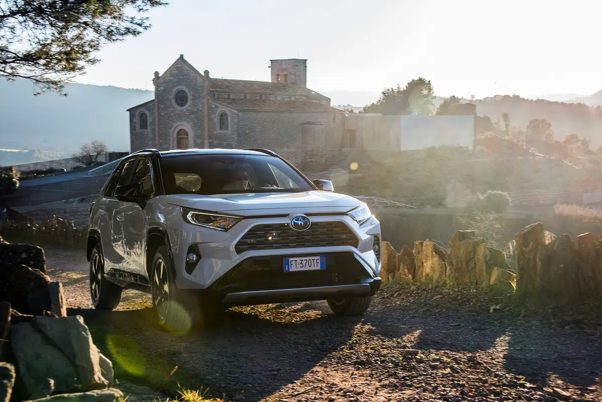 Toyota RAV4 2019, solo Hybrid, anche 4x4 AWD-i [Video] (6)