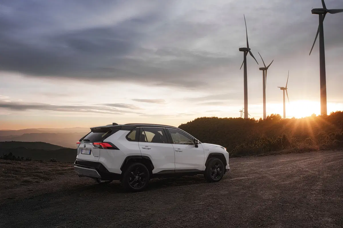Toyota RAV4 2019, solo Hybrid, anche 4x4 AWD-i [Video] (8)