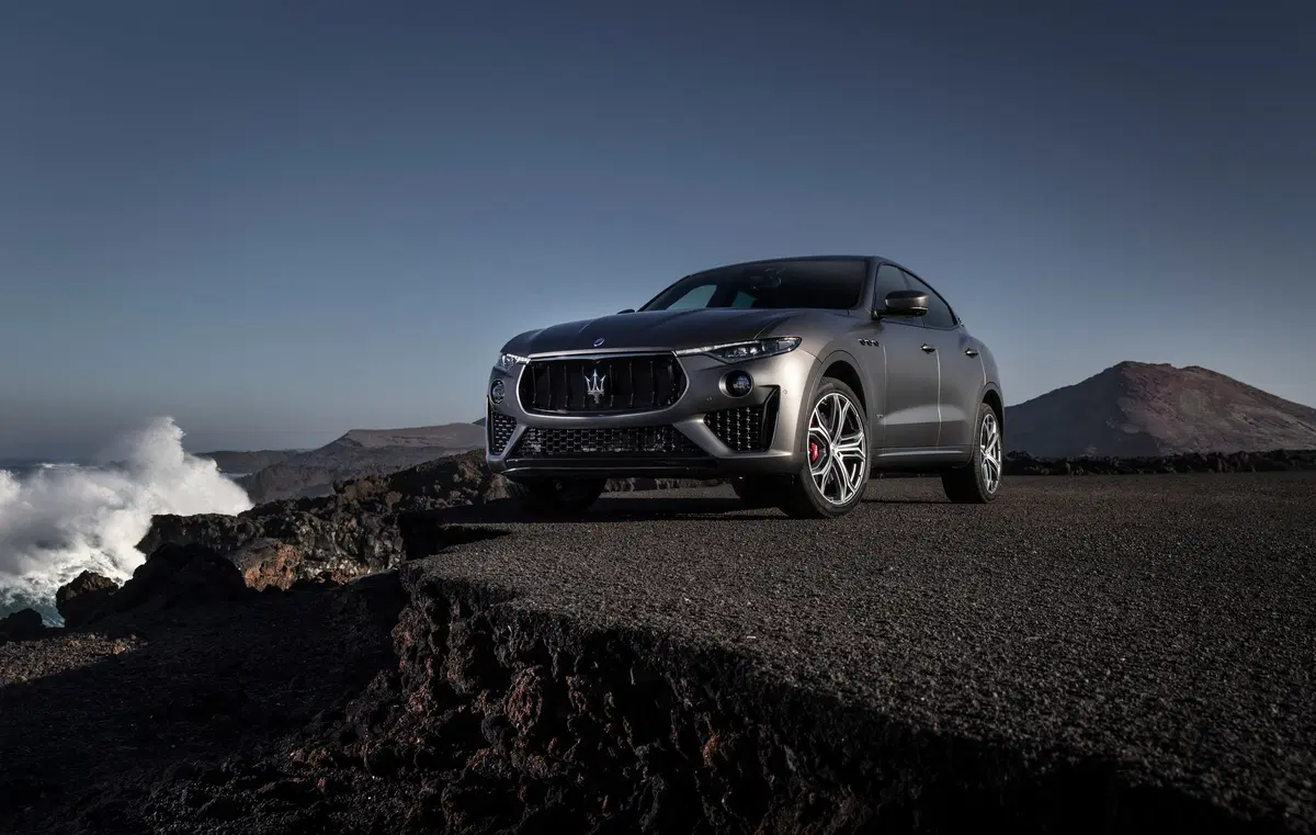 Maserati Levante, arriva l'edizione limitata Vulcano (6)