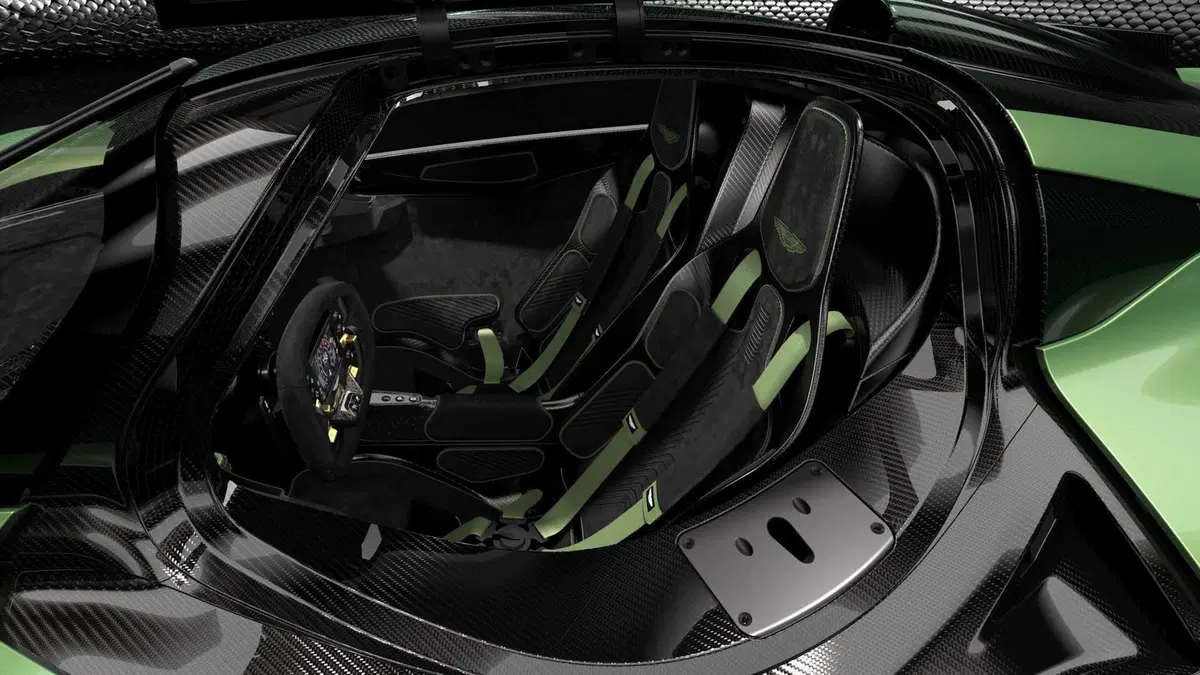 Aston Martin Valkyrie, più estrema con l’AMR Track Performance Pack (12)