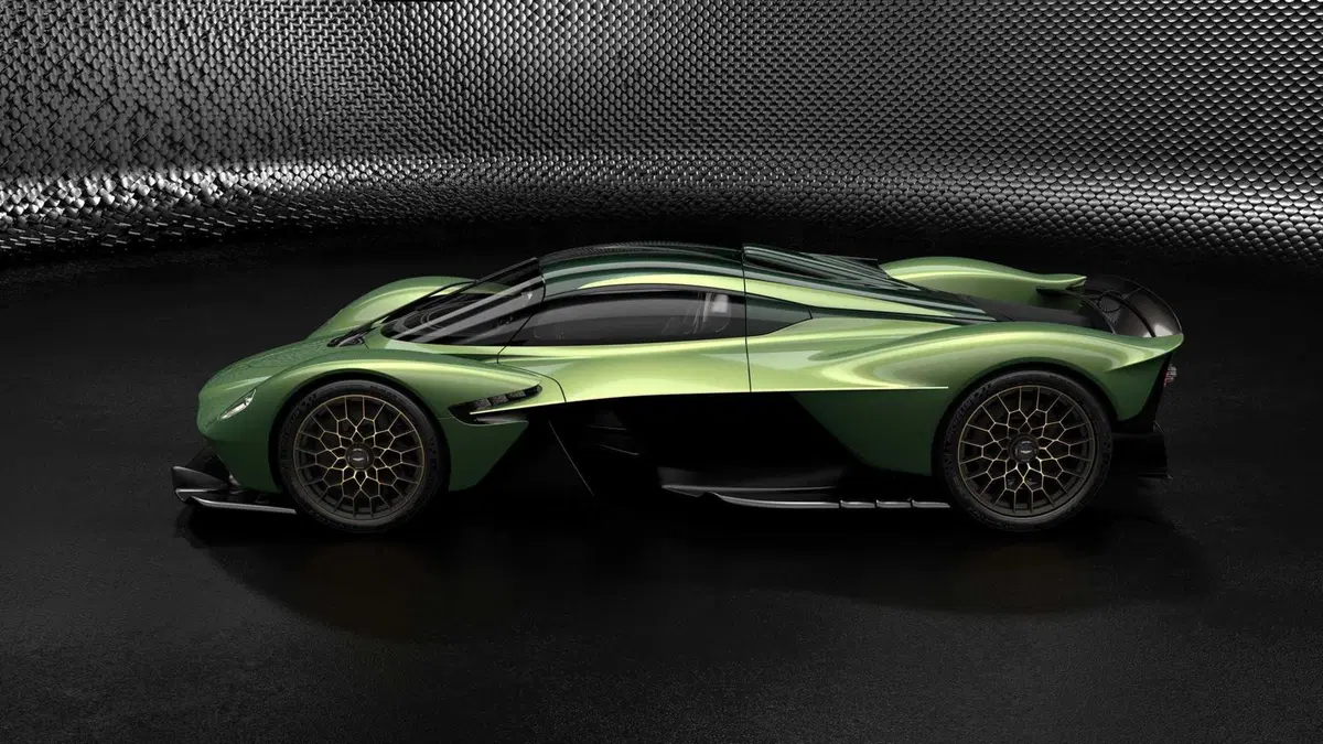 Aston Martin Valkyrie, più estrema con l’AMR Track Performance Pack (6)