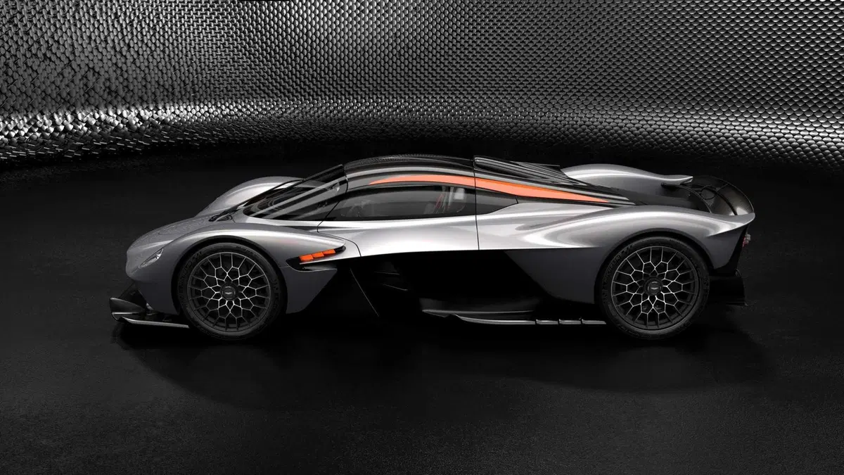 Aston Martin Valkyrie, più estrema con l’AMR Track Performance Pack (13)
