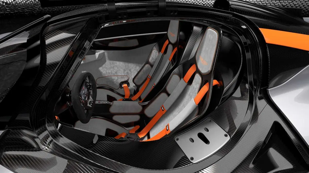 Aston Martin Valkyrie, più estrema con l’AMR Track Performance Pack (4)