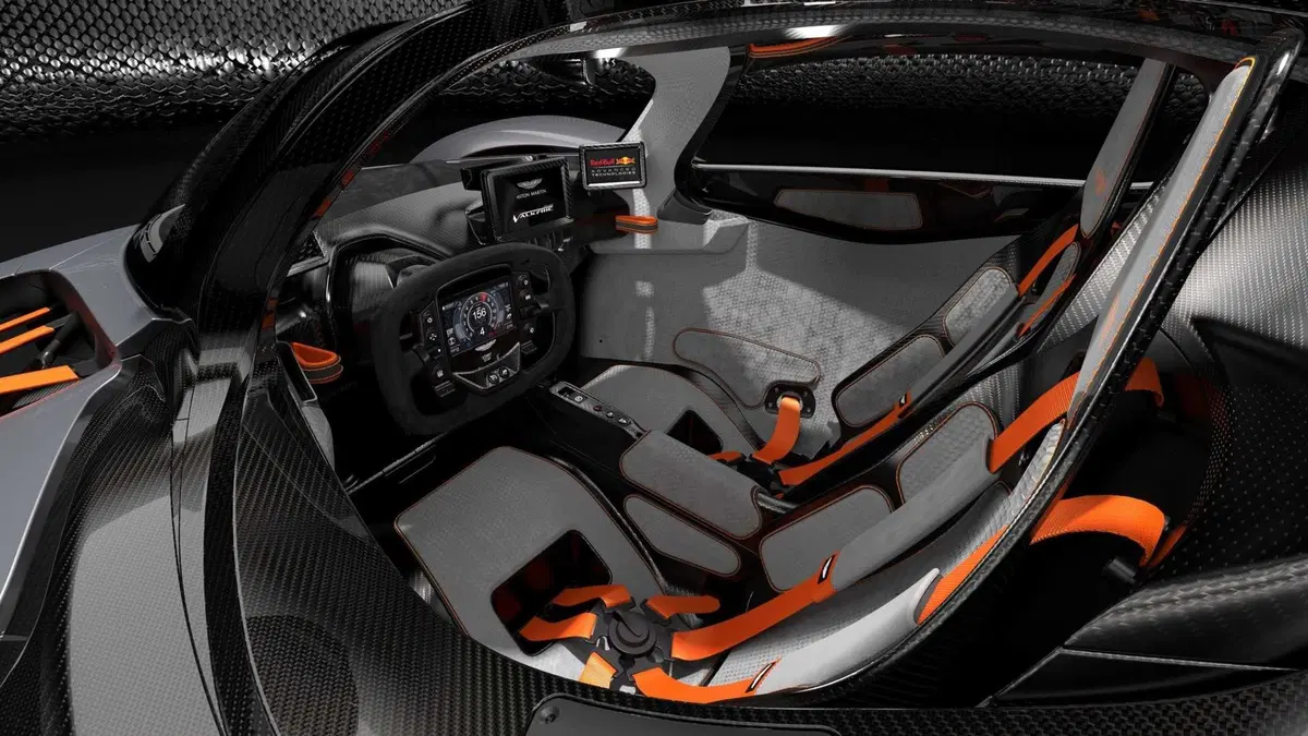 Aston Martin Valkyrie, più estrema con l’AMR Track Performance Pack (19)