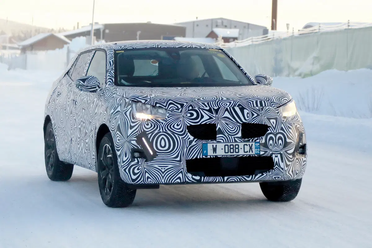 Nuova Peugeot 2008, le foto spia (2)