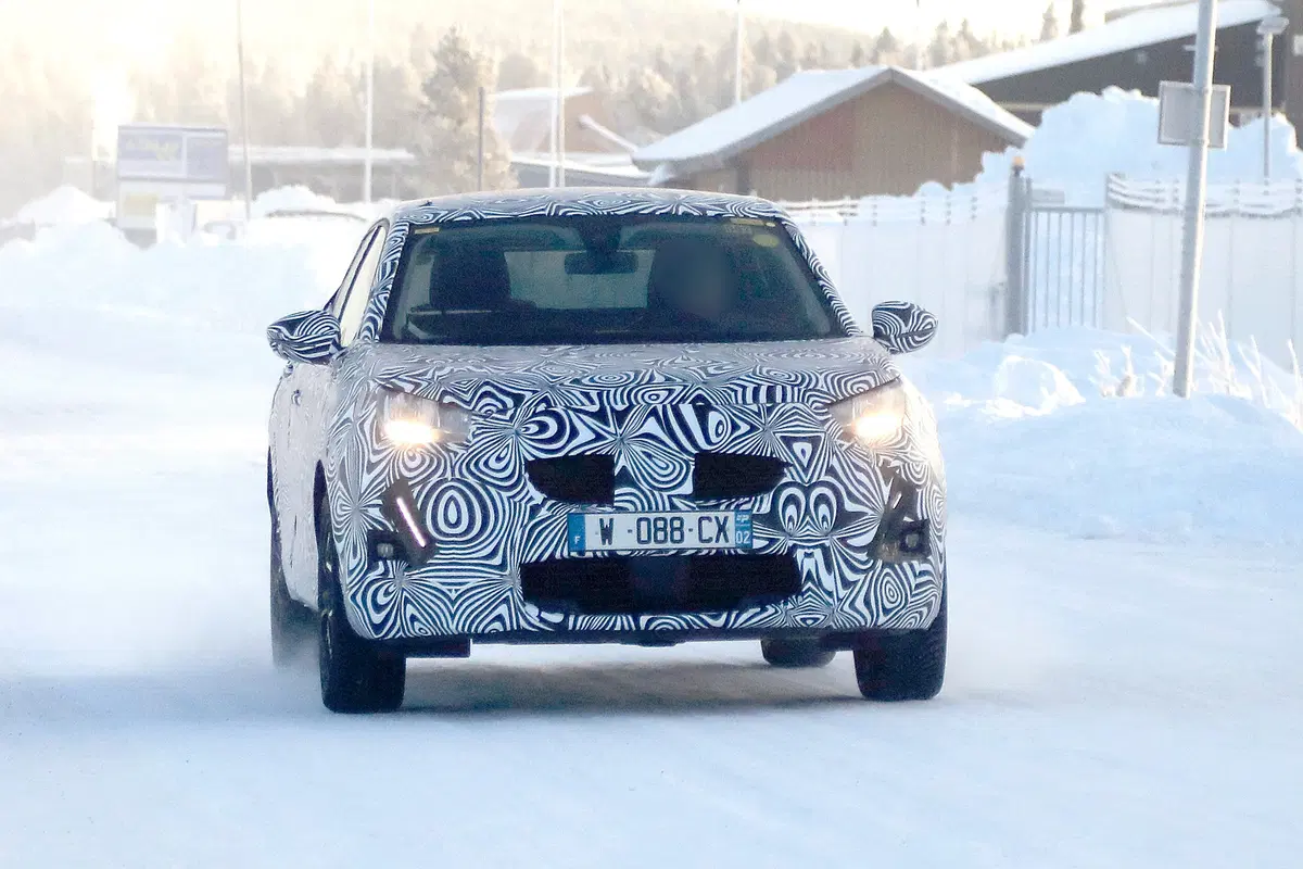 Nuova Peugeot 2008, le foto spia (3)