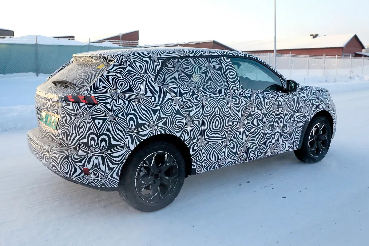 Nuova Peugeot 2008, le foto spia (10)