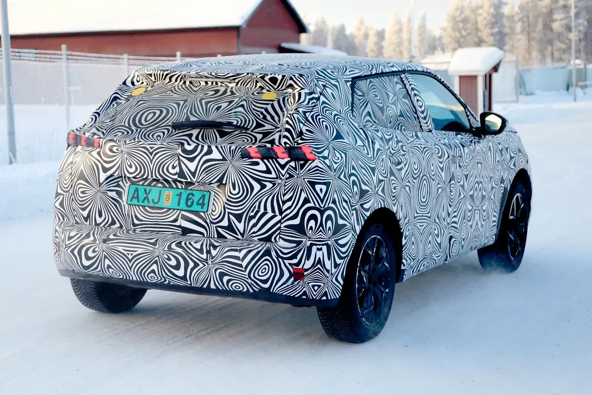 Nuova Peugeot 2008, le foto spia (11)