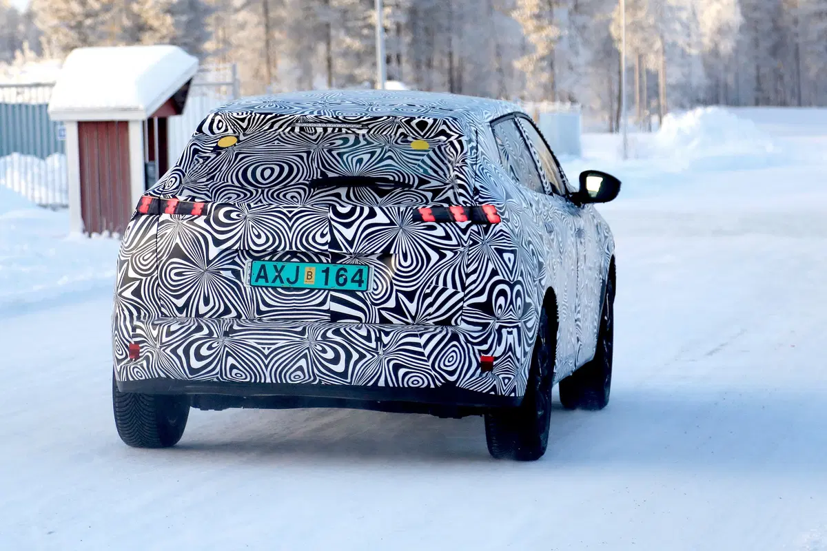 Nuova Peugeot 2008, le foto spia (12)