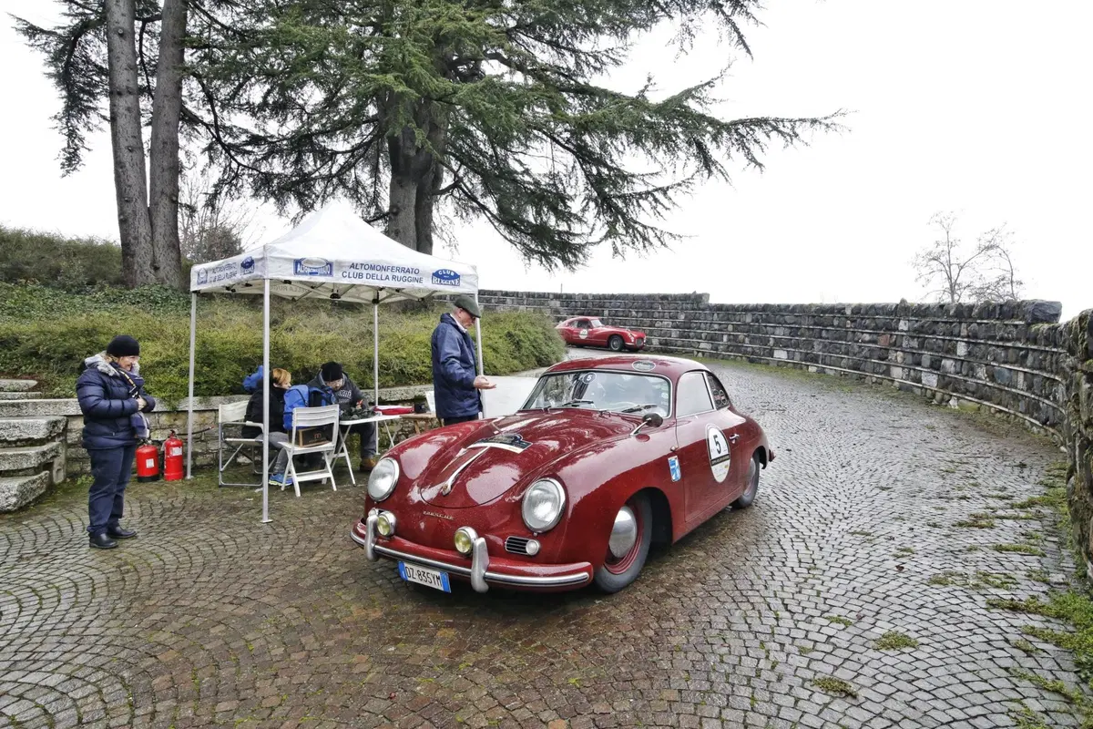 Coppa Milano Sanremo: 70 auto classiche e 5 Moto Guzzi di Moto.it pronte!  (6)