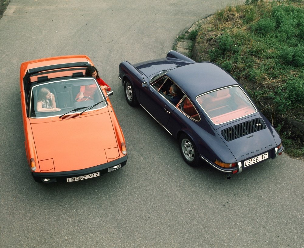 La 914 e la 911, i due modelli della Porsche di fine anni &#039;60. La 914 rimpiazzava la 356