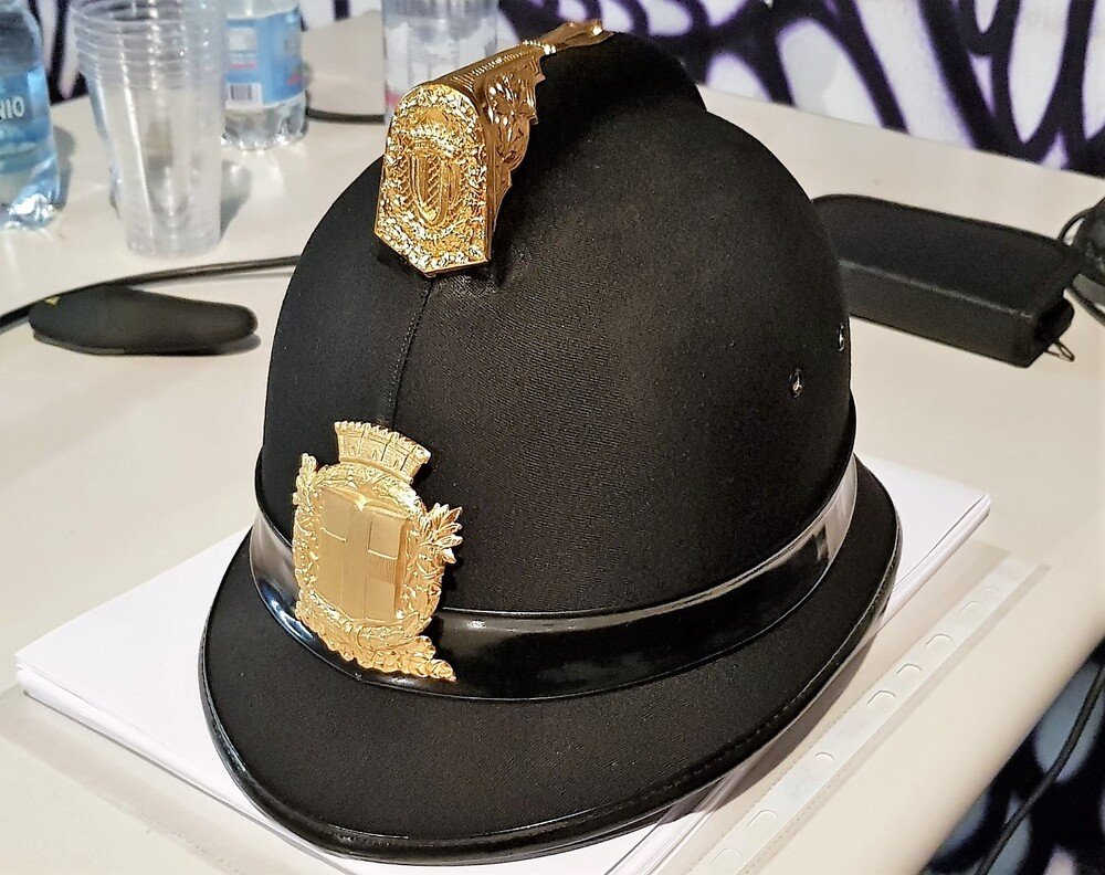 Il cappello, in sughero, della Polizia locale milanese