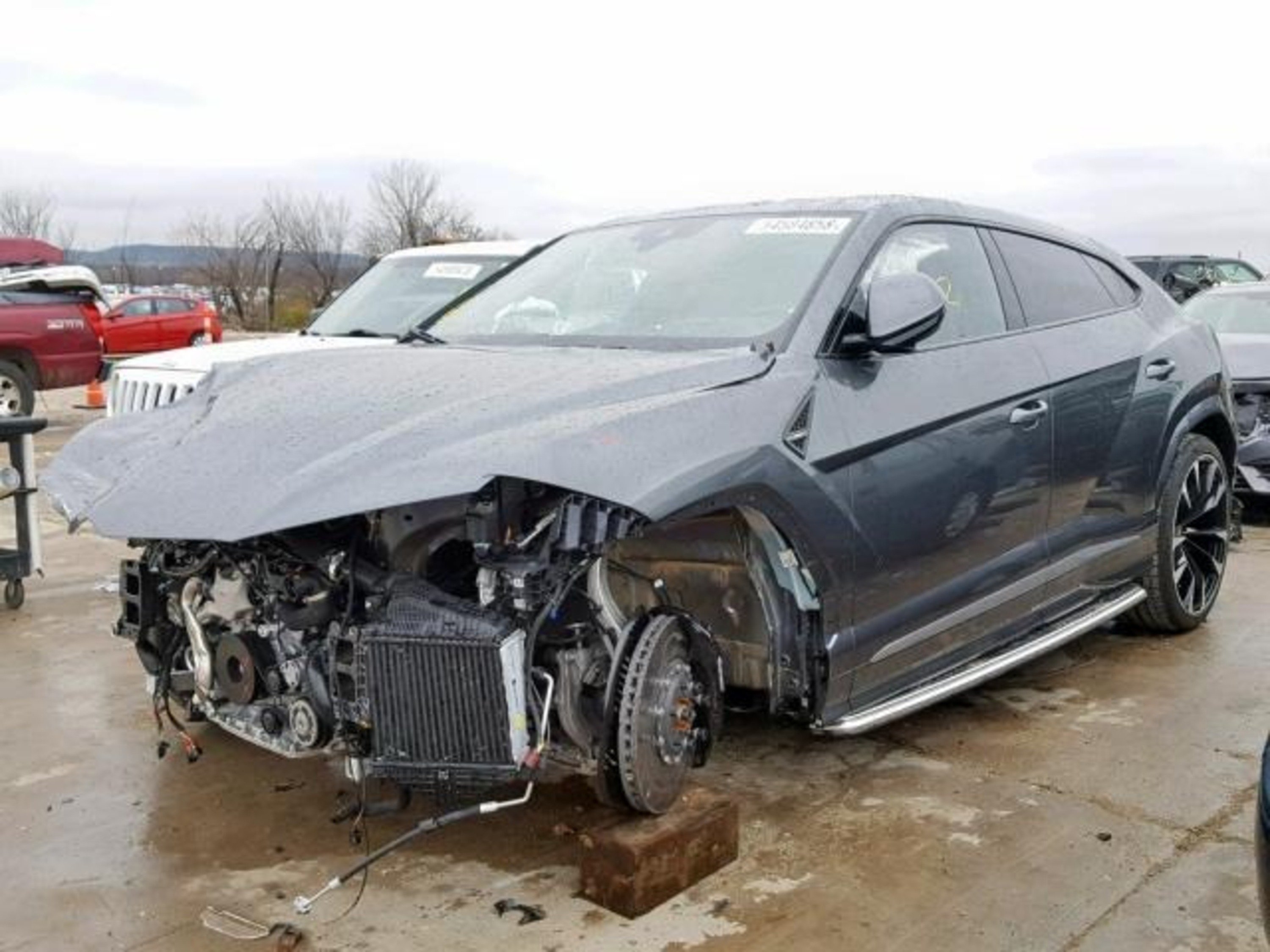 Lamborghini Urus: crash con 1.200 km, in vendita a 115.000 dollari