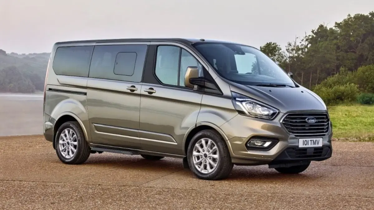 Veicoli commerciali Ford, 2019 ricco di novità con Raptor e Transit PHEV (3)
