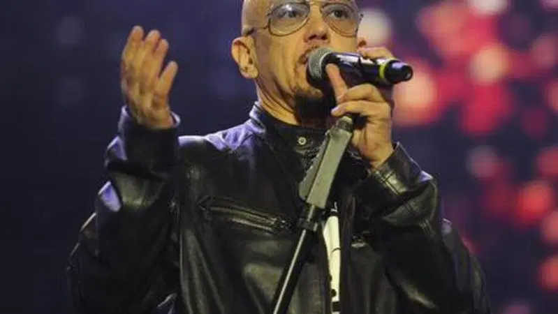 Incidente per Enrico Ruggeri sulla A10: «400 metri in testacoda»