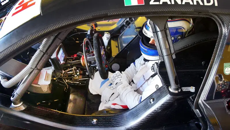 Zanardi: come &egrave; cambiato l'abitacolo delle sue BMW dal 2003 ad oggi