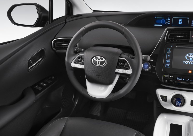 Toyota Prius (2016-23) (11)