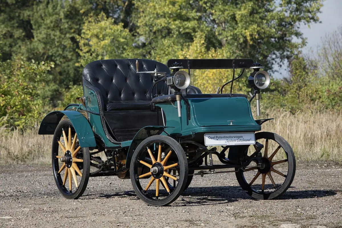 Opel Corsa, un'edizione speciale per i 120 anni del Marchio (2)