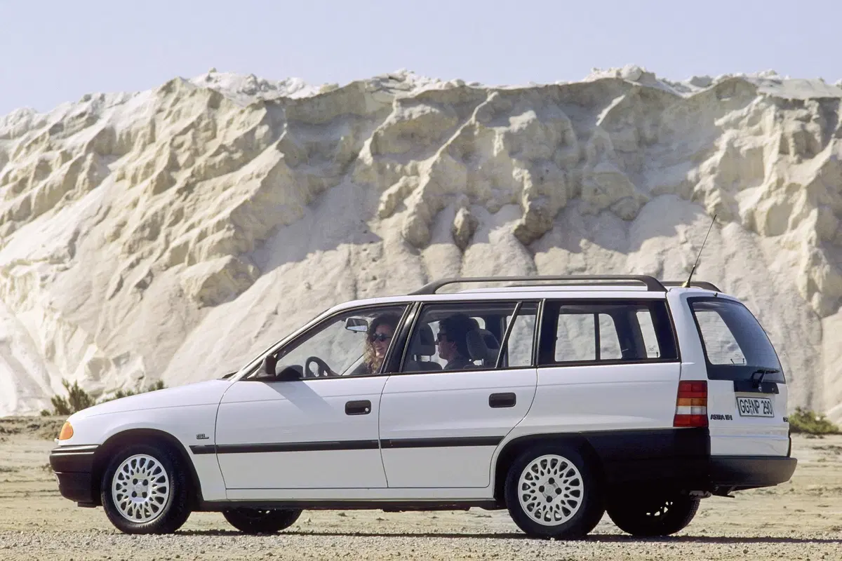 Opel Corsa, un'edizione speciale per i 120 anni del Marchio (6)