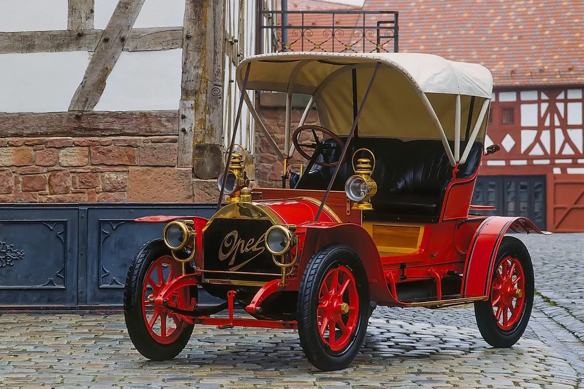 Opel Corsa, un'edizione speciale per i 120 anni del Marchio (11)