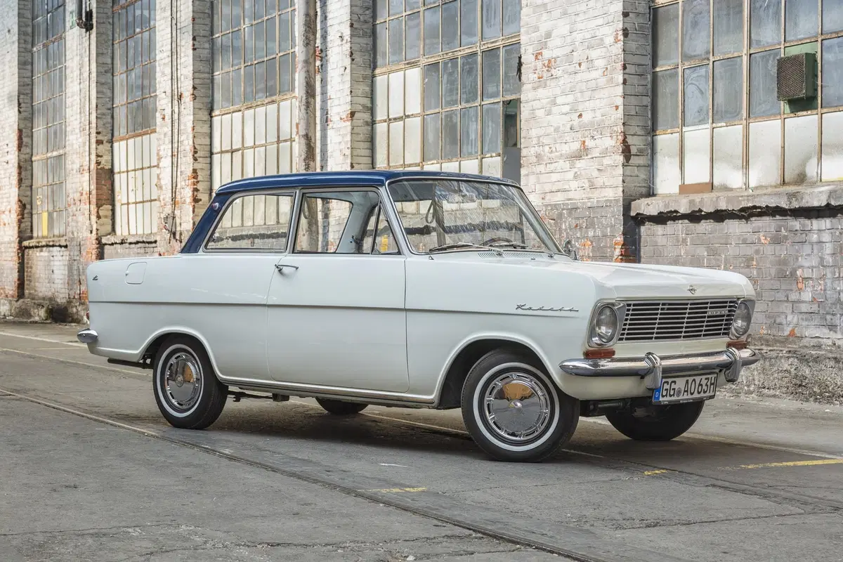Opel Corsa, un'edizione speciale per i 120 anni del Marchio (13)