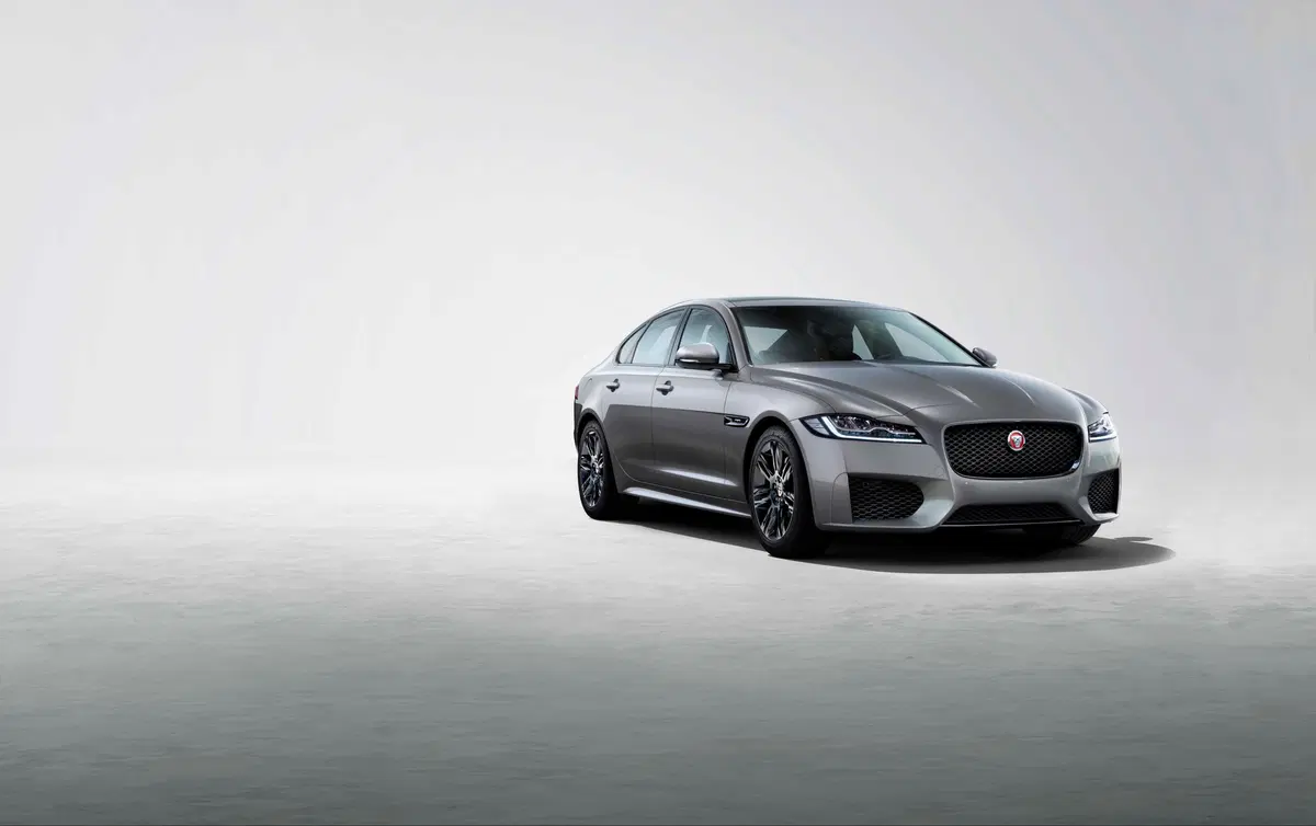 Jaguar XF e XF Sportbrake, arriva la serie speciale Chequered Flag (8)