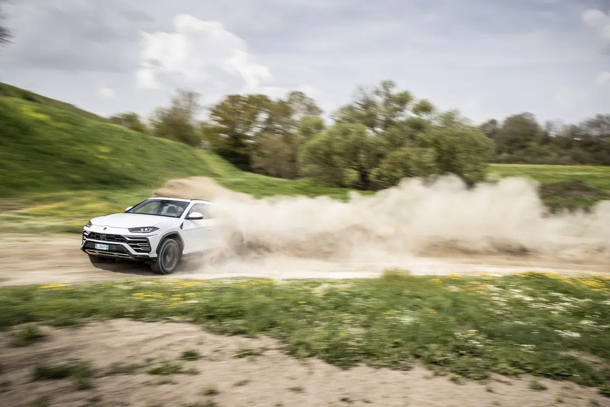 Lamborghini Urus, due nuovi pacchetti per il fuoristrada (3)
