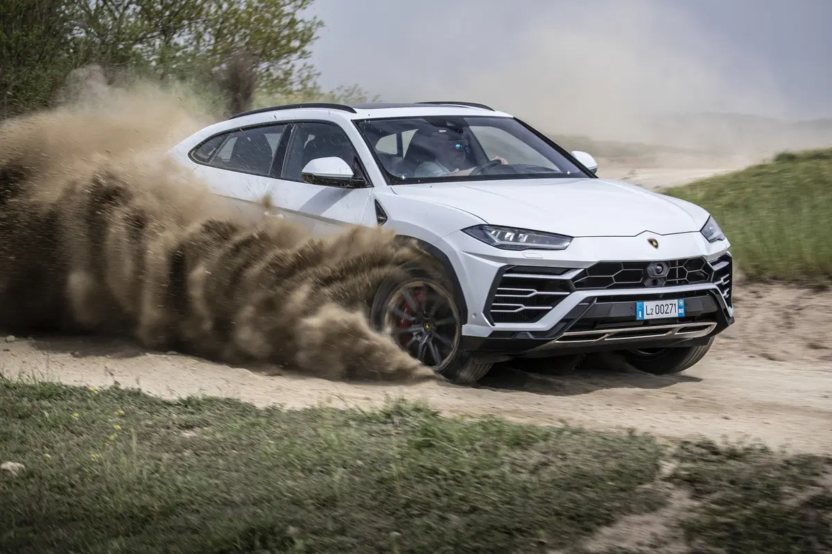 Lamborghini Urus, due nuovi pacchetti per il fuoristrada (5)