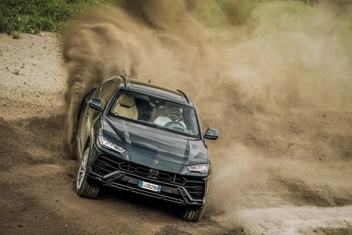 Lamborghini Urus, due nuovi pacchetti per il fuoristrada