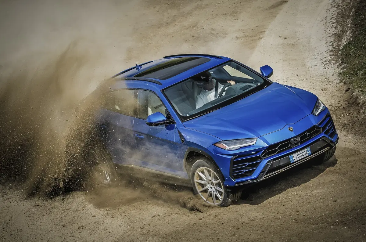 Lamborghini Urus, due nuovi pacchetti per il fuoristrada (2)