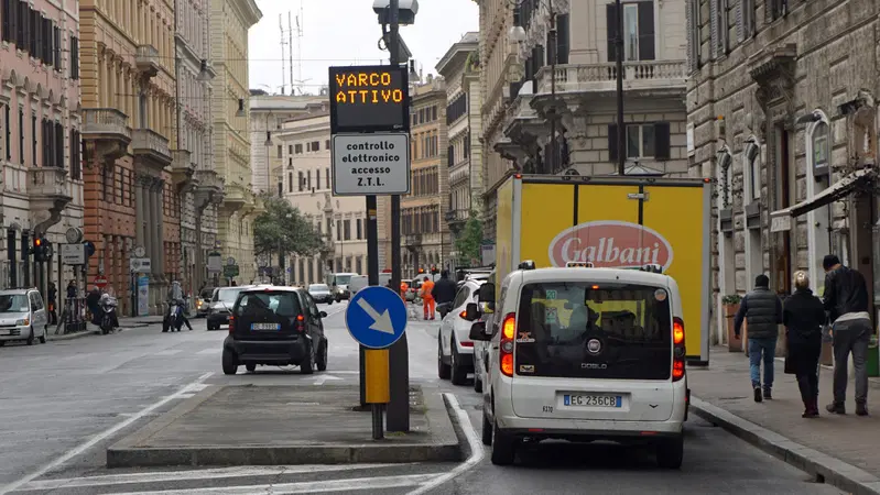 Auto & ZTL, Ministero: fuori tutti, anche le ibride