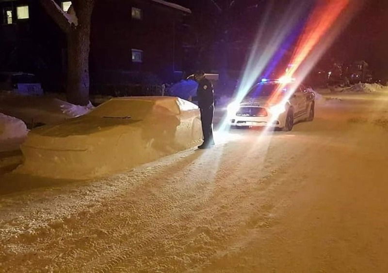 Crea auto di neve in divieto di sosta: multato?