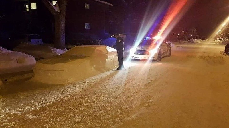 Crea auto di neve in divieto di sosta: multato?