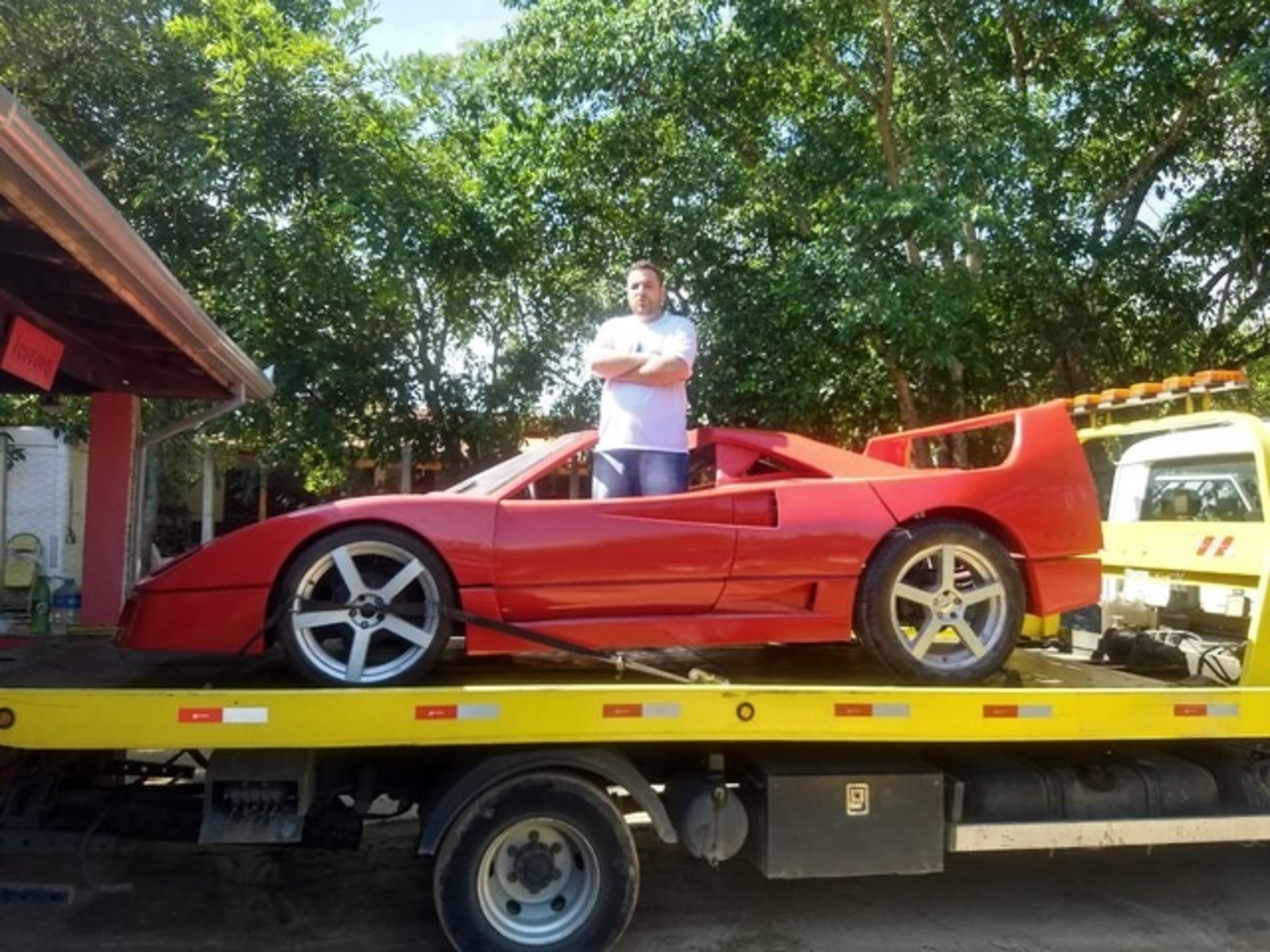Costruisce replica F40: Ferrari lo denuncia