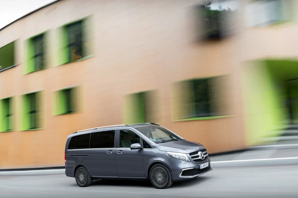 Mercedes Classe V 2019, Restyling, nuovi motori e che ambiente [Video] (3)