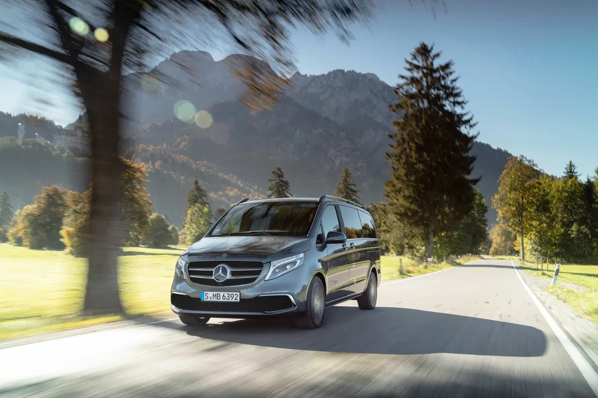 Mercedes Classe V 2019, Restyling, nuovi motori e che ambiente [Video] (9)