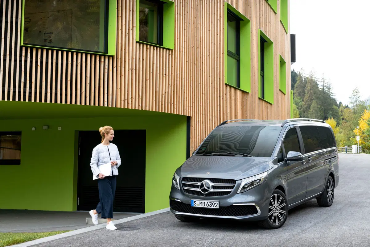Mercedes Classe V 2019, Restyling, nuovi motori e che ambiente [Video] (8)