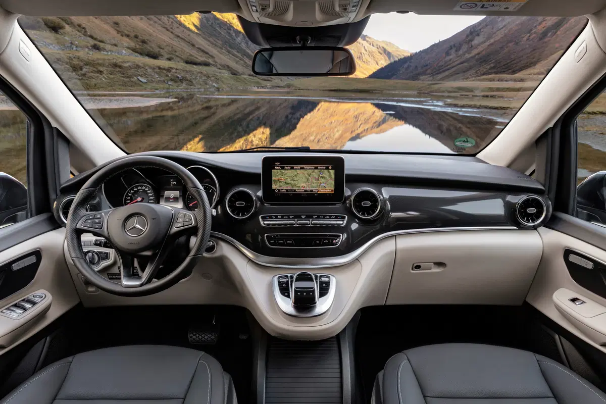 Mercedes Classe V 2019, Restyling, nuovi motori e che ambiente [Video] (10)