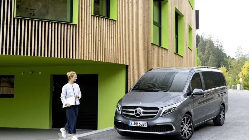 Mercedes Classe V 2019, Restyling, nuovi motori e che ambiente [Video]