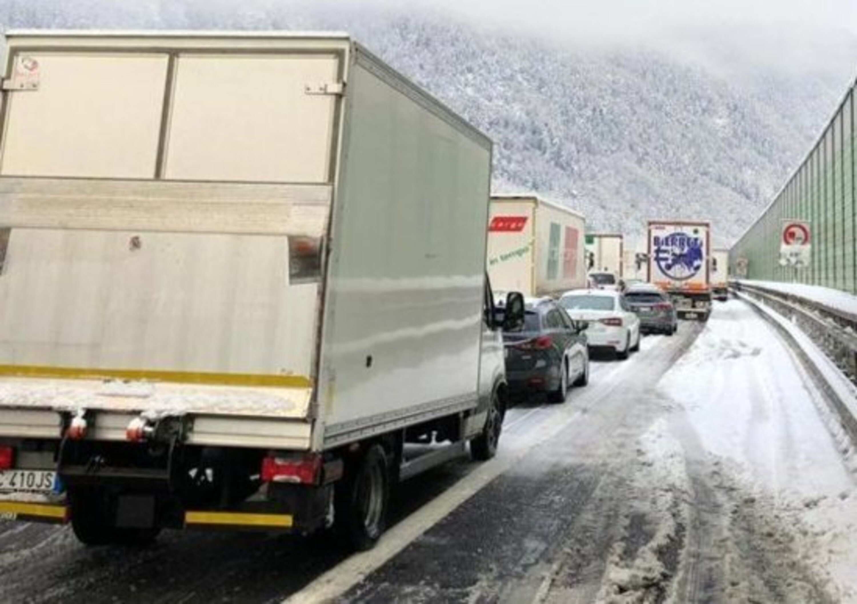 Maltempo: la A22 del Brennero chiusa per neve
