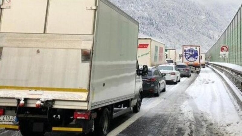 Maltempo: la A22 del Brennero chiusa per neve