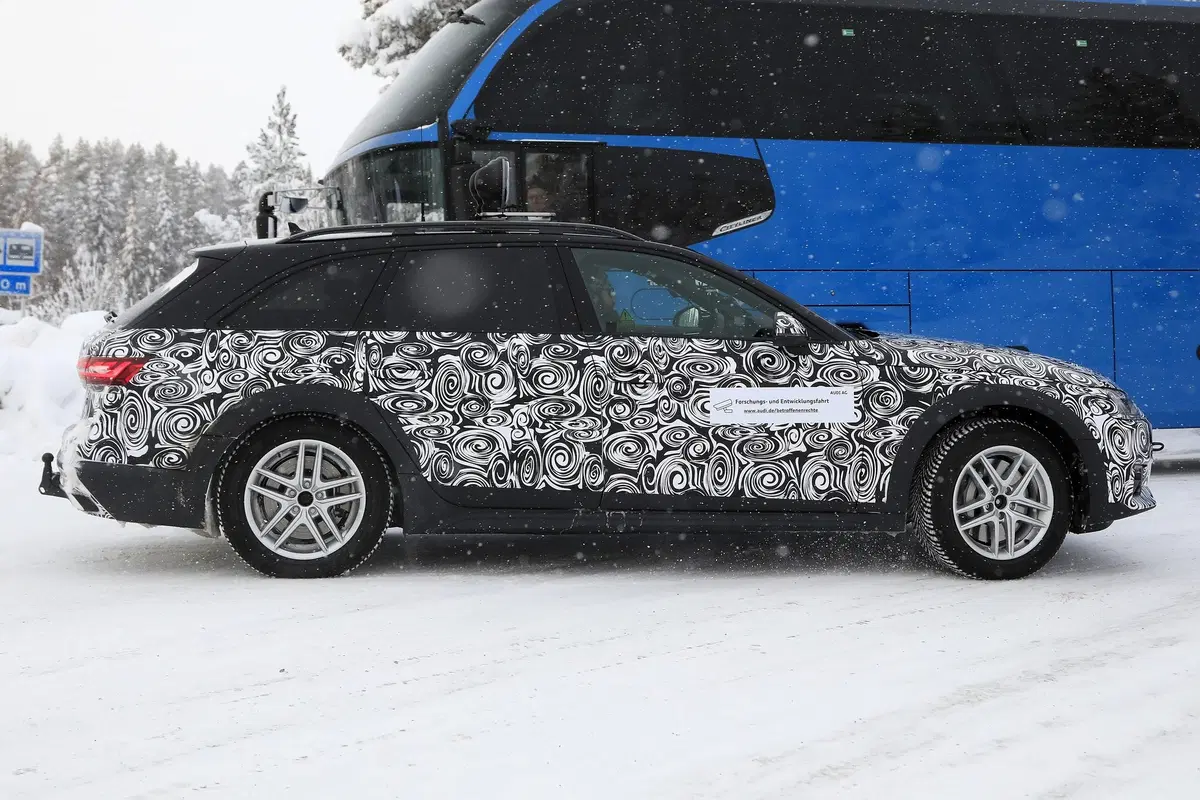 Audi A4 Allroad, restyling in arrivo. Anche per Sedan e Avant? (2)