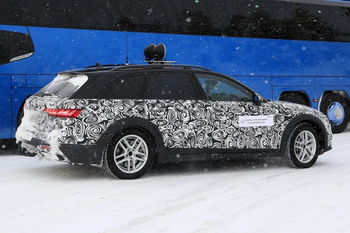 Audi A4 Allroad, restyling in arrivo. Anche per Sedan e Avant? (3)