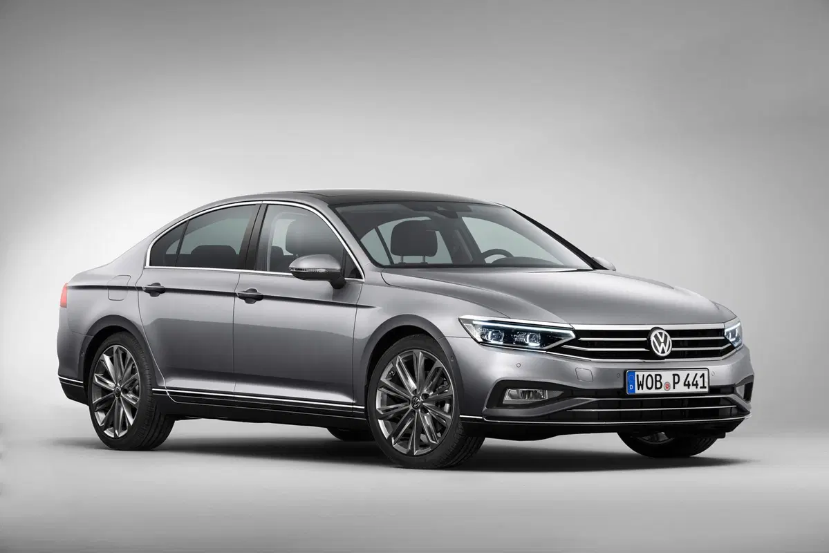 Volkswagen Passat 2019: foto e video della nuova generazione (2)