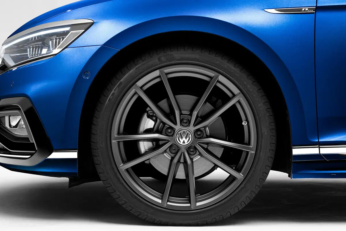 Volkswagen Passat 2019: foto e video della nuova generazione (13)